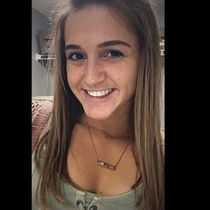 Meet your Posher, Abbie